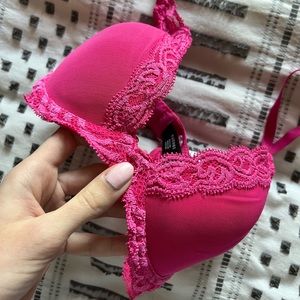EUC Natori Feathers Contour Plunge Bra 32C in Electric Pink